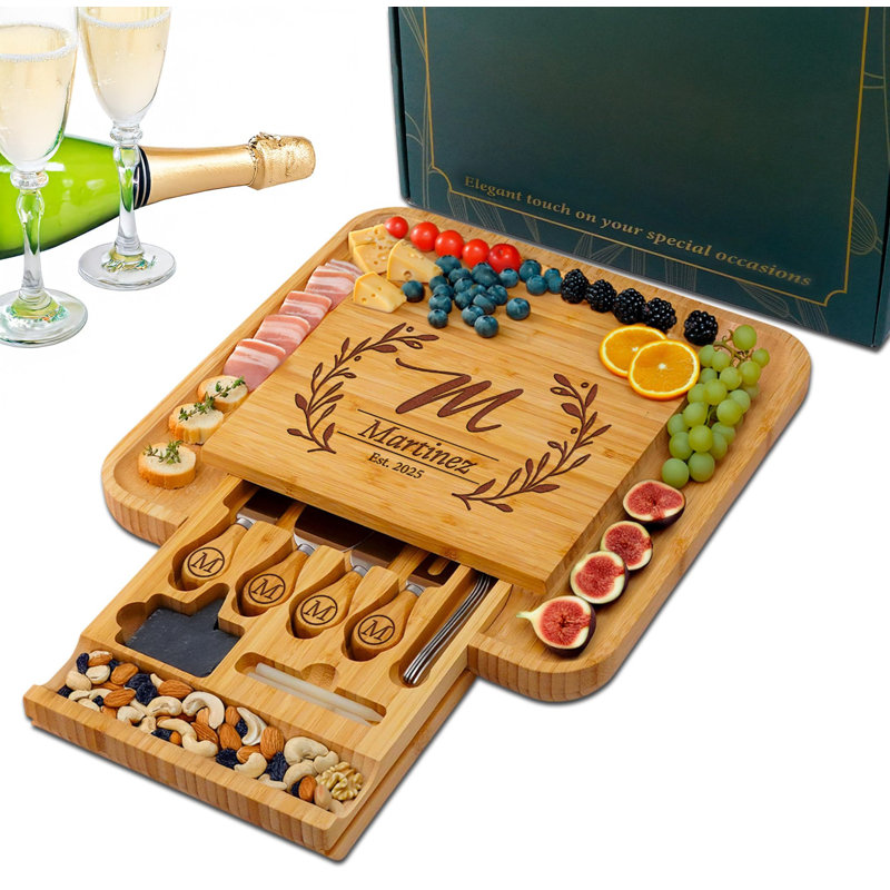 Ensemble de délicieux plats avec couteaux