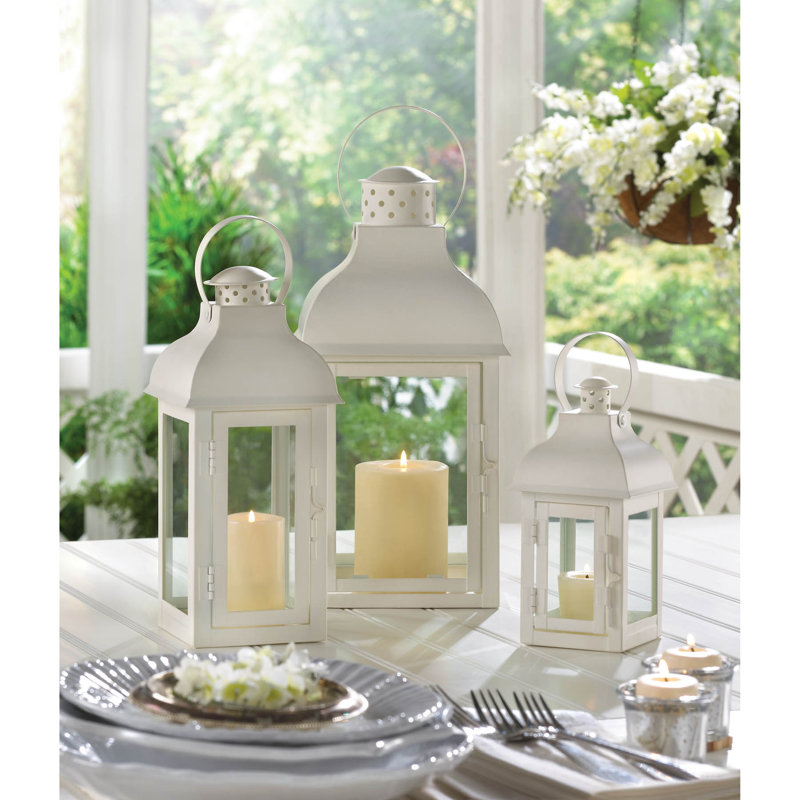 Lanterne en verre et en fer, H 12,75 po x l 4,75 po x P 4,75 po