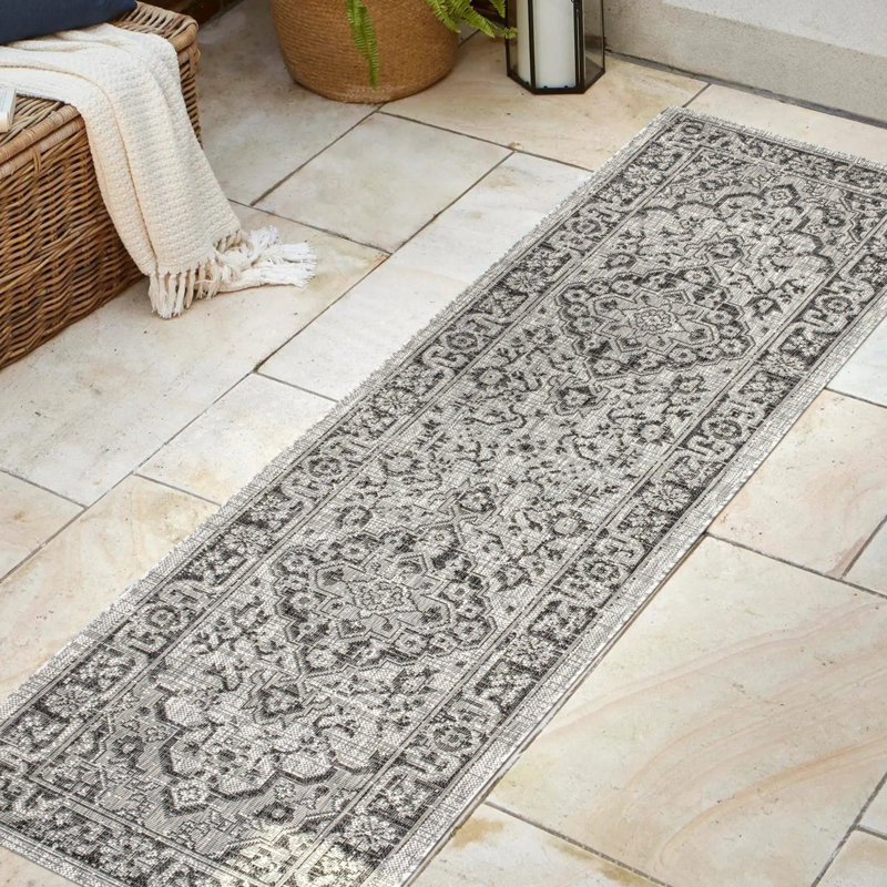 Tapis intérieur / extérieur gris / noir Nate Boho Medallion, Tapis de couloir 2 pi 2 po x 8 pi