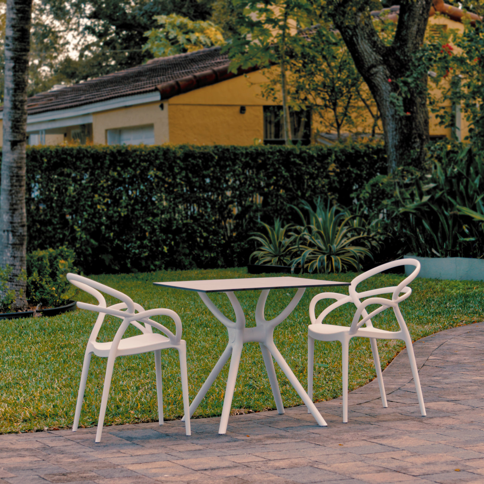 Farrah 32" Patio Bistro Set