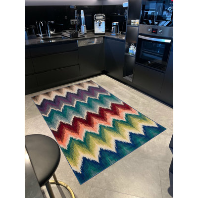 Zigzag-Themed Multi-Coloured Design Woven Base Rug