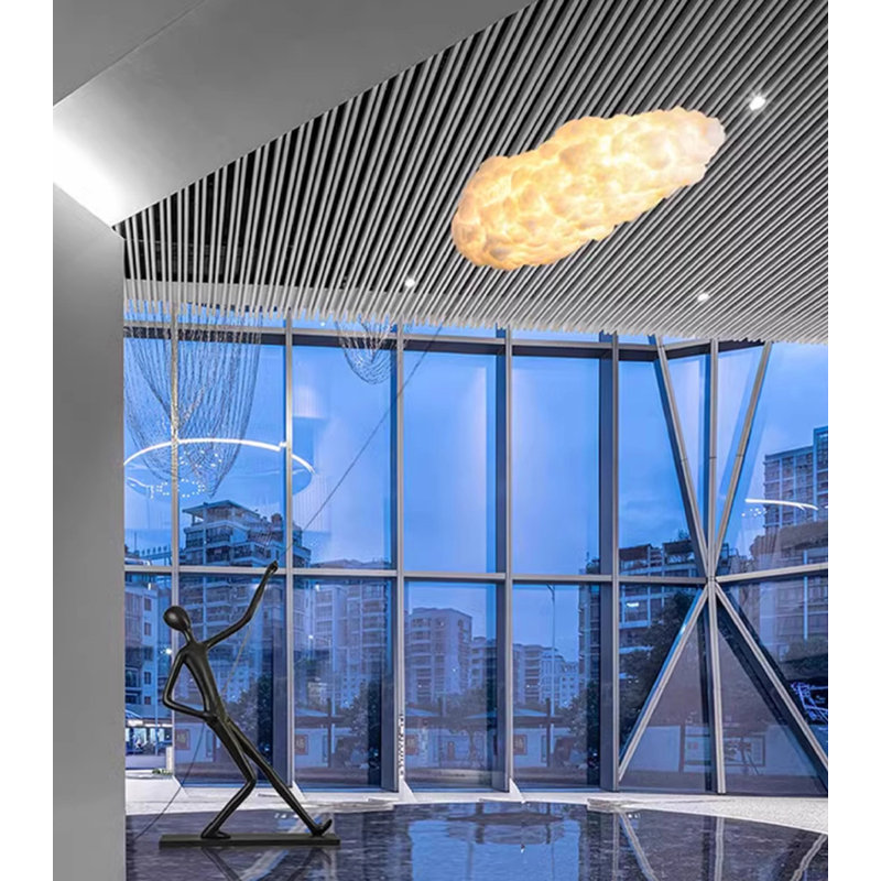 Sculpture abstraite avec lumière flottante