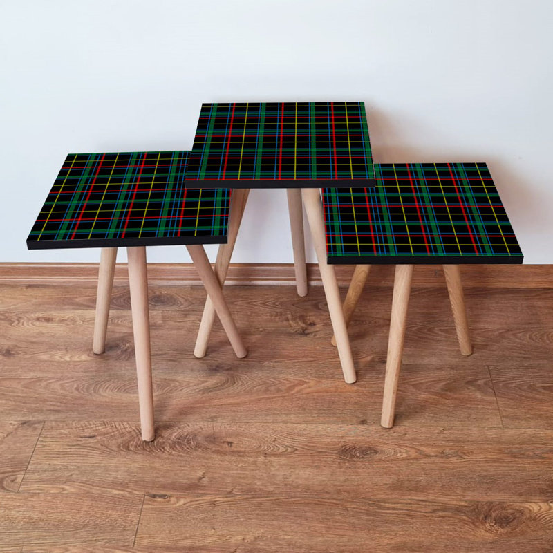 Ensemble de 3 tables gigognes modernes, noir, rouge, vert et jaune | 100% panneau de fibres à densité moyenne avec pieds en bois de hêtre | Dimensions: grand: 13,8 x 20,5 x 13,8 po, moyen: 13,8 x 18,5 x 13,8 po, petit: 13,8 x 16,5 x 13,8 po | Design à carreaux élégant, parfait pour la maison et le bureau