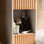 Rangement autoportant pour salle de bain avec portes naturelles, tablettes réglables, finition laquée, style minimaliste