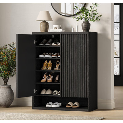 Armoire à chaussures 31,5 pouces, grande armoire à chaussures avec tablettes réglables, range-chaussures en bois avec porte cannelée pouvant contenir 25 à 30 paires pour le vestibule