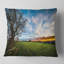 Coussin vert pastel sous un ciel bleu-393691060-393684250