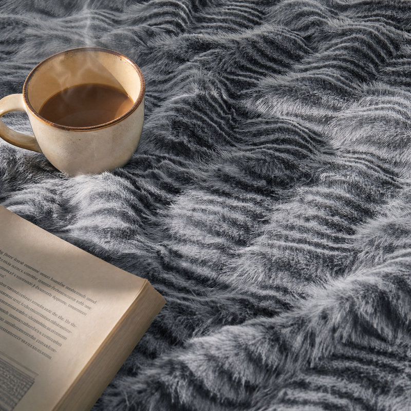 Jeté moelleux en fausse fourrure texturée, Gris anthracite