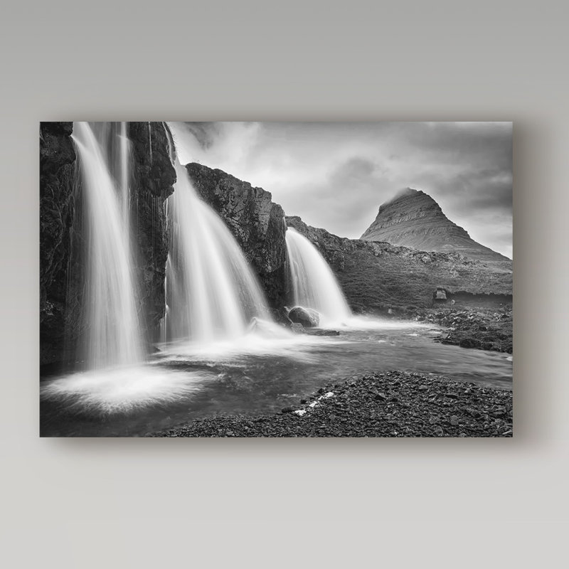 « kirkjufell mountain », reproduction de photo sur toile tendue, H 30 po x l 47 po