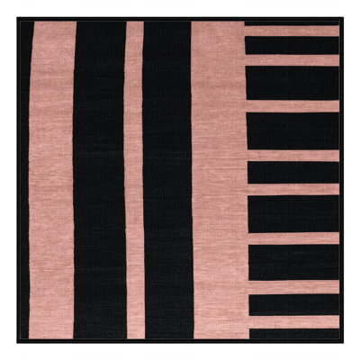 Tapis noir à rayures horizontales lavable à la machine