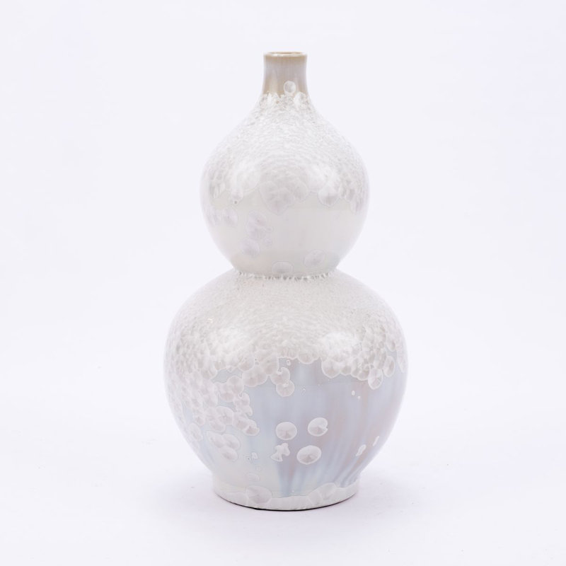 Vase de plancher en porcelaine blanche, H 21 po x l 12 po x P 12 po