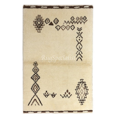 Tapis marocain contemporain noué à la main en laine naturelle non teinte. Options personnalisées disponibles