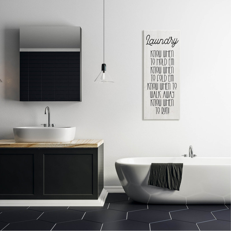 «Know When To Run Funny Laundry», art mural par Lil 'Rue, H 40 po x l 17 po x P 1,5 po