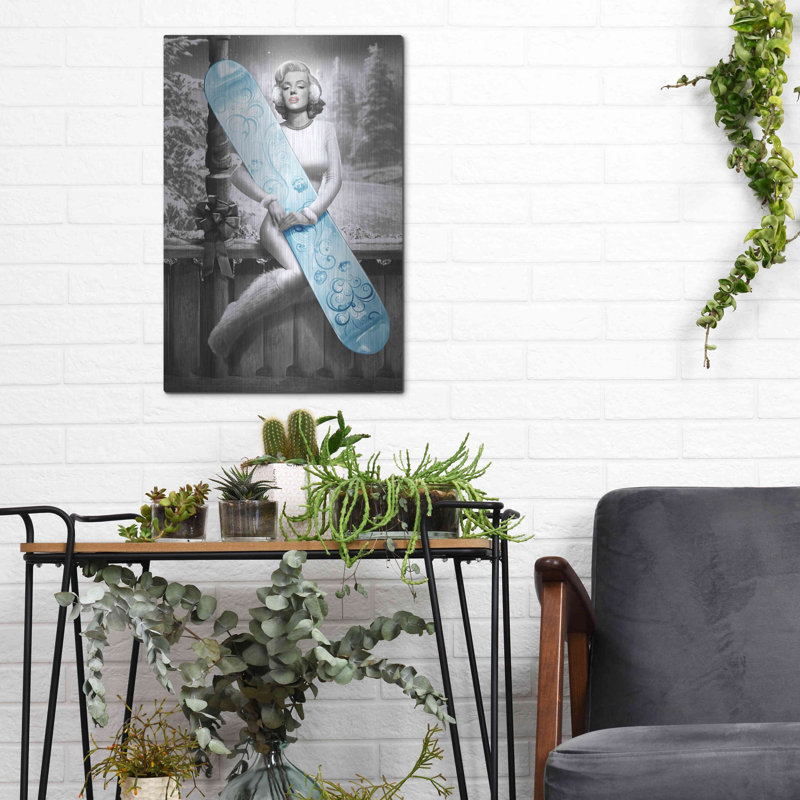 «Marilyn Snowboard» par JJ Brando, H 16 po x l 12 po