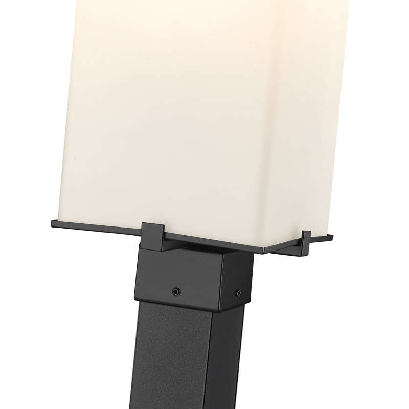 Luminaire d'extérieur 3 lumières Ahmauri, H 120,25 po x l 9,25 po x P 9,25 po