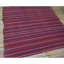 Tapis Kilim turc vintage à rayures colorées traditionnelles des années 1950, tissé à plat, 122 x 122 cm.