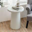 Table d'appoint durable MGO Terrazzo au design contemporain, parfaite pour une utilisation intérieure et extérieure, aucun assemblage requis