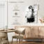 Coq Brampt regardant en noir et blanc-108622698