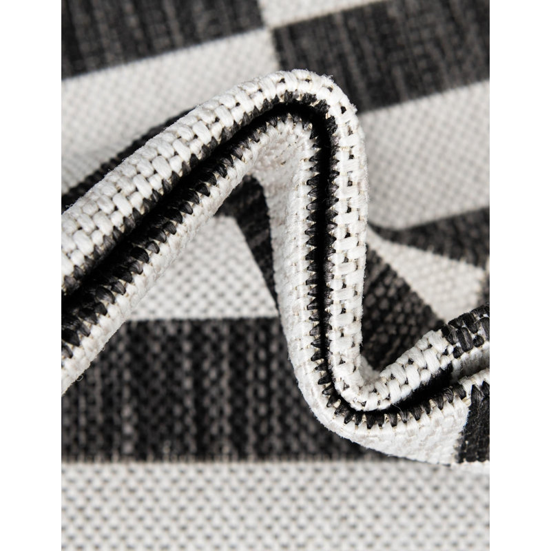 Tapis intérieur / extérieur rayé gris anthracite / ivoire Finkelstein, Rectangle 4 pi 1 po x 6 pi 1 po
