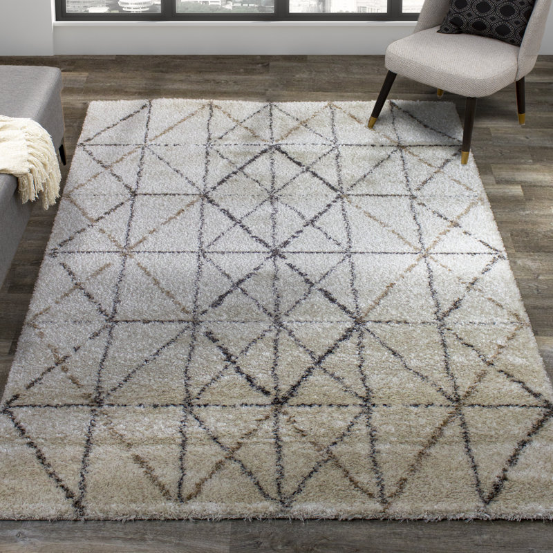 Tapis beige à motif géométrique Sato, Rectangle 5 pi 3 po x 7 pi 7 po