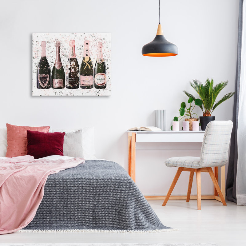 «Chic Chic Rose Bottles», mode moderne, éclaboussures surdimensionnées et encadrées, estampe numérique par Amanda Greenwood