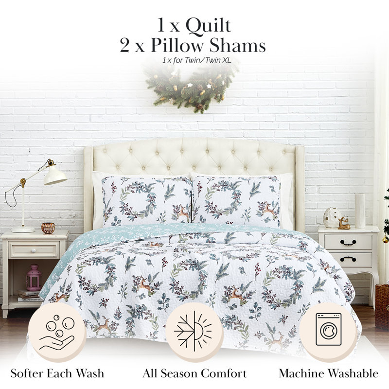 Happy Holidays White/Green Microfiber Reversible Quilt Set, King Quilt + 2 Shams