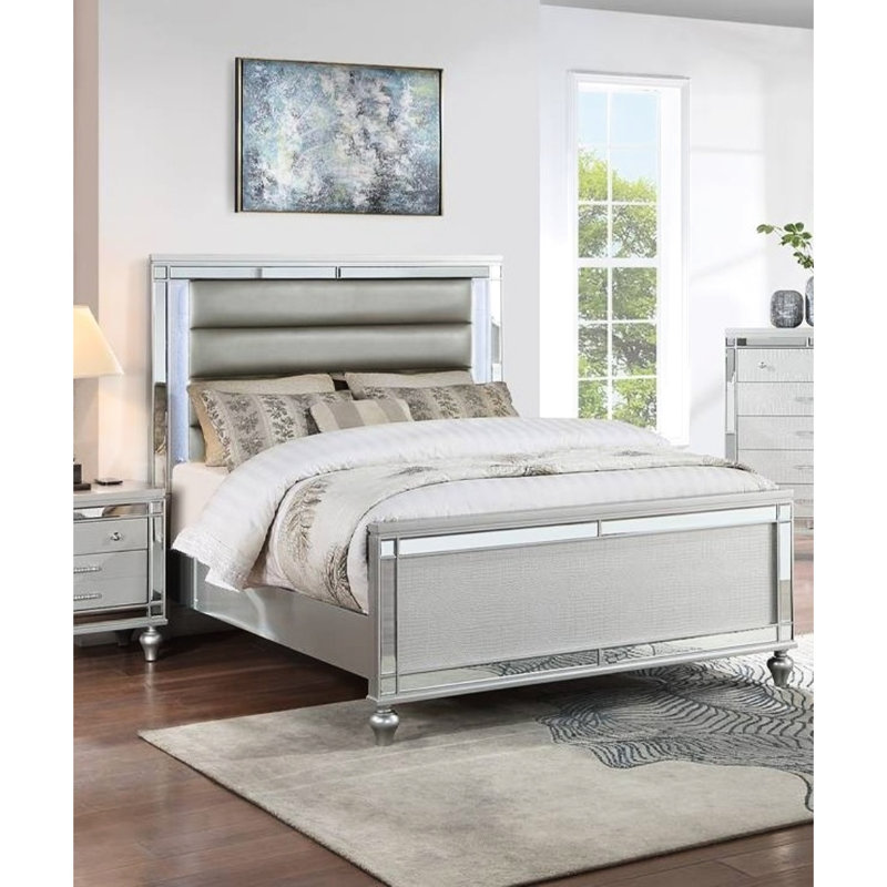 Grand lit moderne en similicuir argenté avec capitonnage horizontal, lumières à DEL, miroir en verre, pieds de gourde ronds, cadre