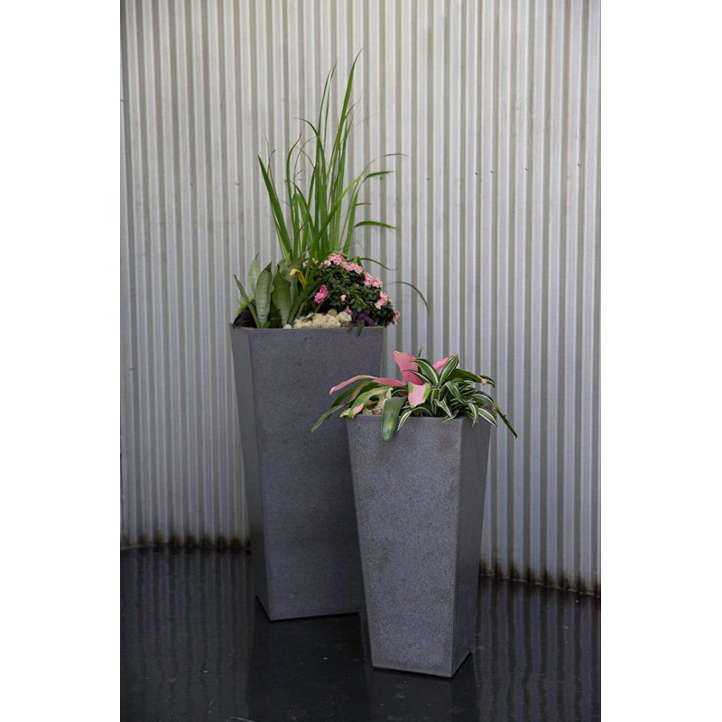 Vase de table en grès, H 38,5 po x l 17,5 po x P 17,5 po