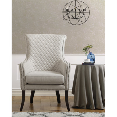 Fauteuil d'appoint classique de luxe beige classique avec dossier attaché et coussins de siège réversibles, structure en bois massif, garniture cloutée, 300 lb de poids, coussin mesurant 42,5 po de hauteur, revêtement texturé, -