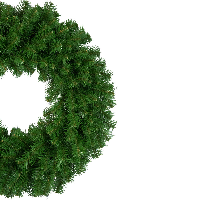 Couronne de Noël artificielle en pin de luxe Dorchester, H 5 po x l 24 po x P 24 po