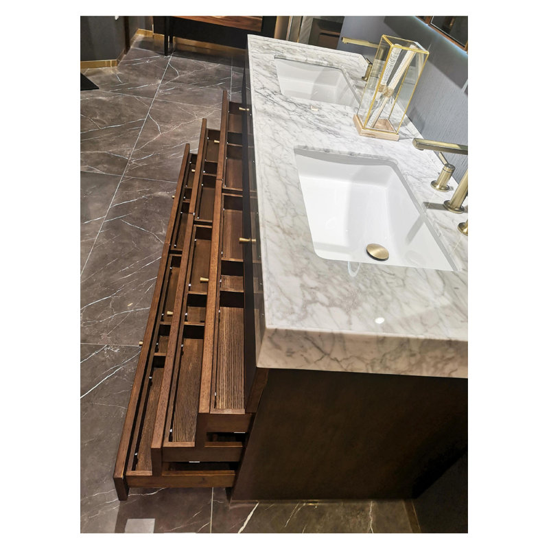 Intérieur en bois de noyer massif toscan moderne avec comptoir en cuir gris et marbre de quartz 72