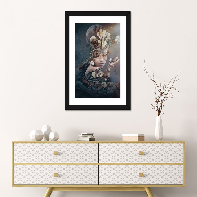« Moonlight Beauty » par Riza PEKER-impression d’art graphique, H 24 po x l 16 po x P 1 po, Papier encadré noir, Blanc