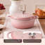 Cocotte en fonte émaillée avec couvercle-128922705