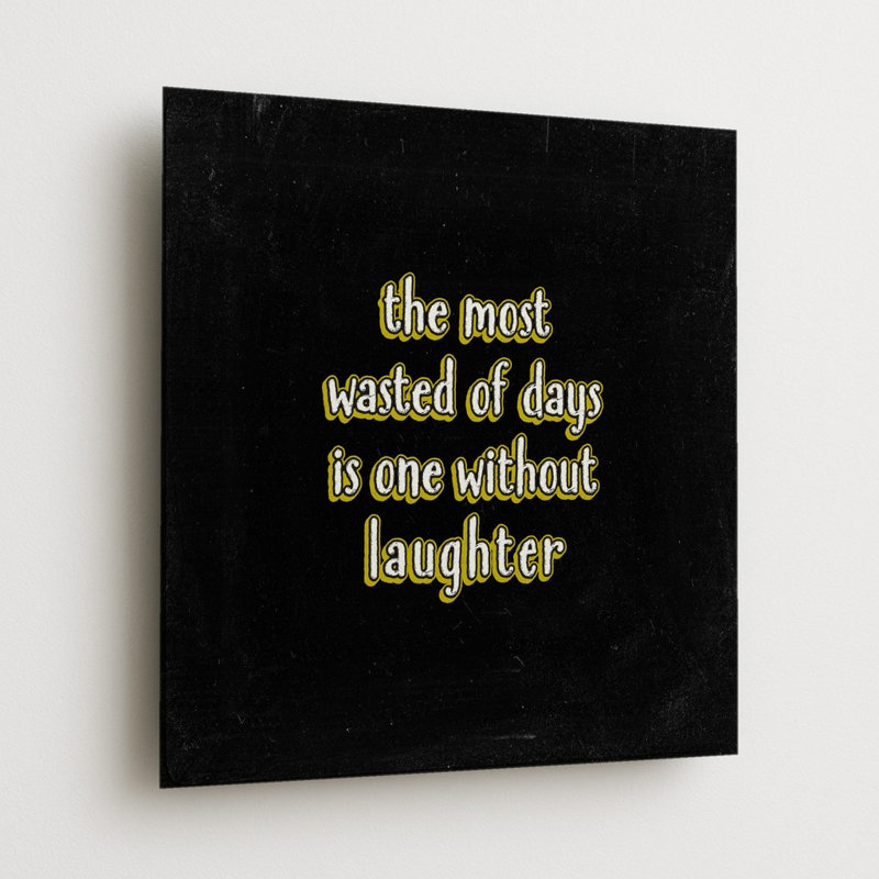 La journée la plus gâchée est celle sans rire — Tableau noir vieilli — Décoration murale carrée en métal, 32" H x 32" W