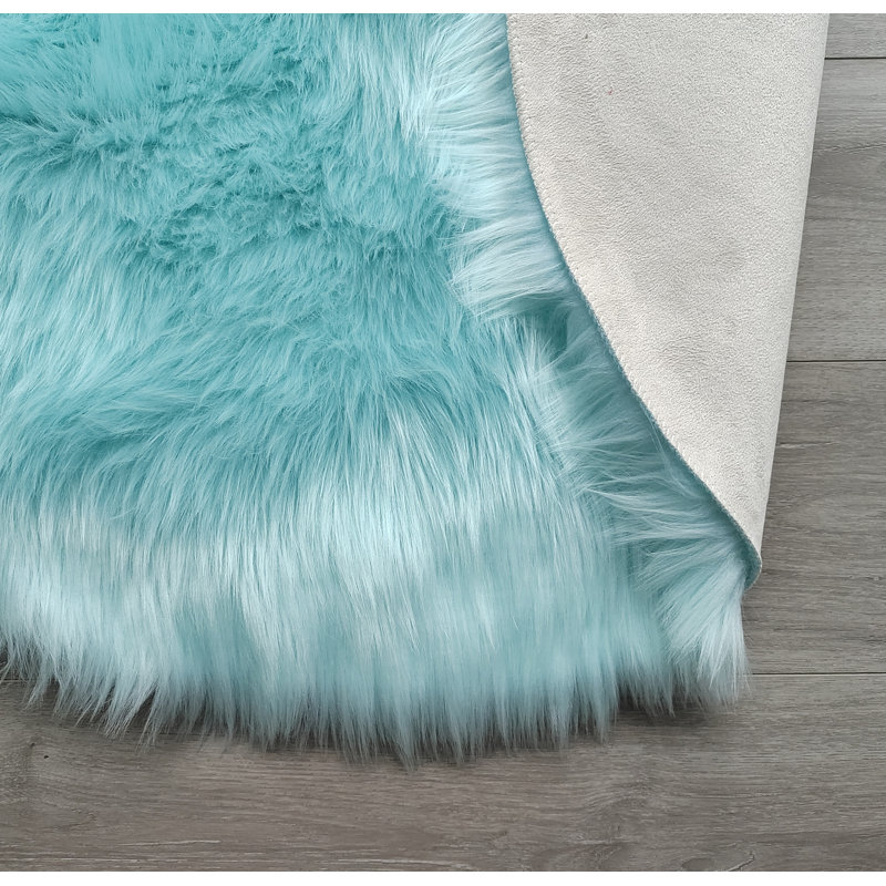 Macie-Lou Faux Sheepskin Indoor Rug, Round 4'