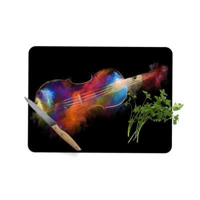Planche à découper contemporaine en verre avec un design coloré de violon parfait pour les mélomanes et convenant à une variété de styles de décoration intérieure
