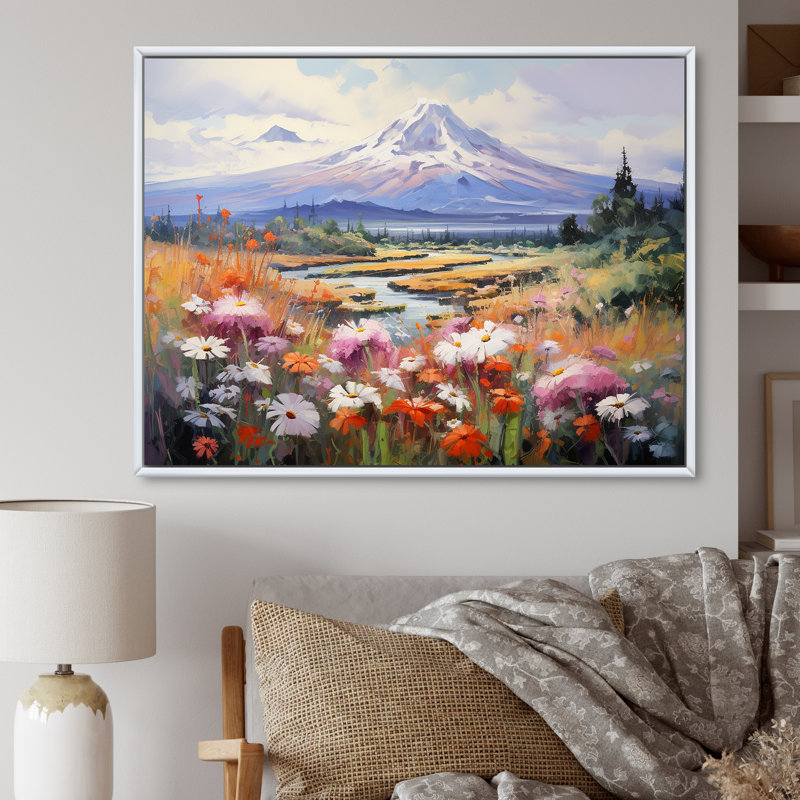 Fleurs de saison dans un paysage de montagne sur toile, Encadrement doré, 12" H x 20" W