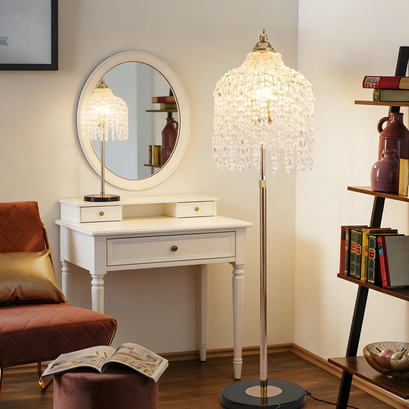 Lampe sur pied en cristal élégante à trois lumières - Conception en cascade rétro, brins de perles de cristal en forme de raisin jumelés à une base en marbre, idéale pour décorer les salons, les chambres à coucher ou les bureaux (ampoules vendues séparément)