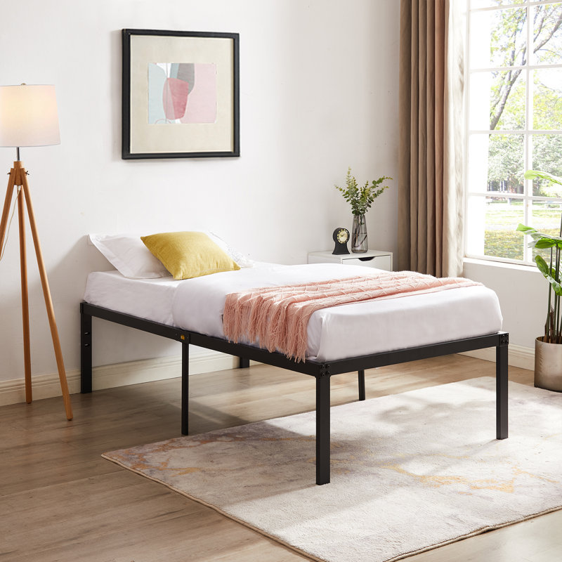 Ensemble de chambre avec lit plateforme et table de chevet en métal 3 pièces Blinni, Brun, Simple