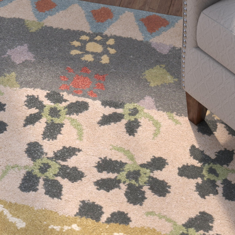 Tapis floral en laine / coton / latex touffeté à la main Mccullough, Rectangle 2 pi 6 po x 4 pi