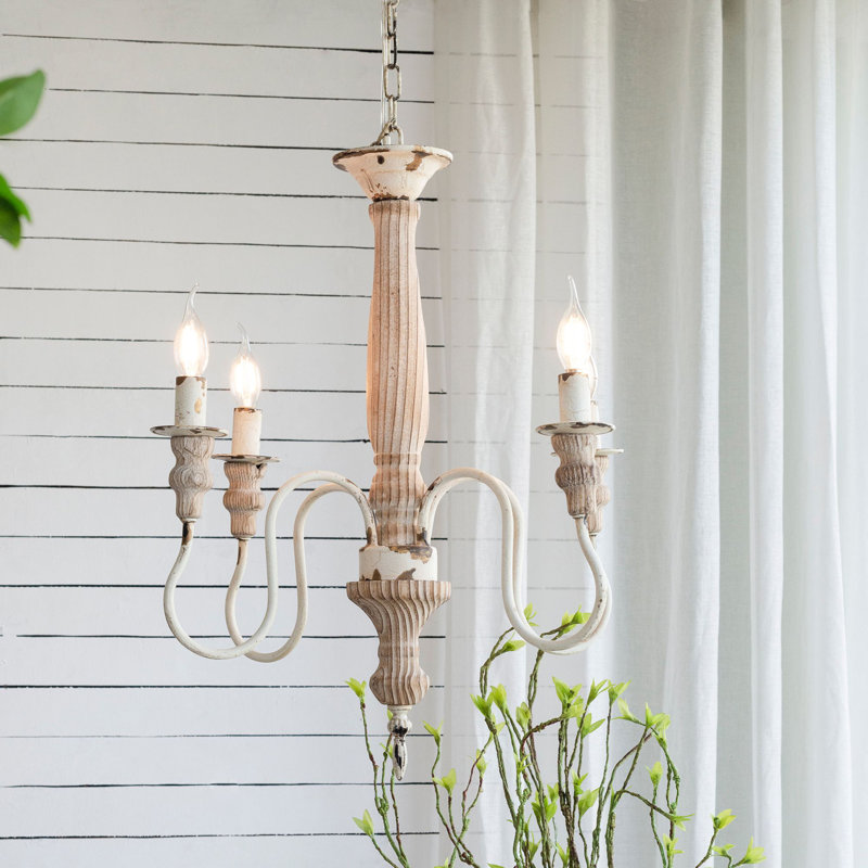 Lustre en bois à quatre lumières