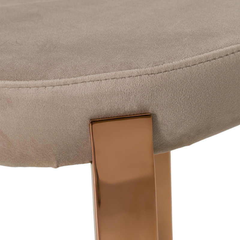 Chaise d'appoint rembourrée en velours Chorleywood, Beige