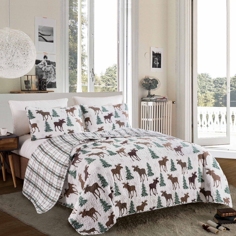 FreshFolds Moose Printed Reversible Patchwork Quilt Set with Shams
