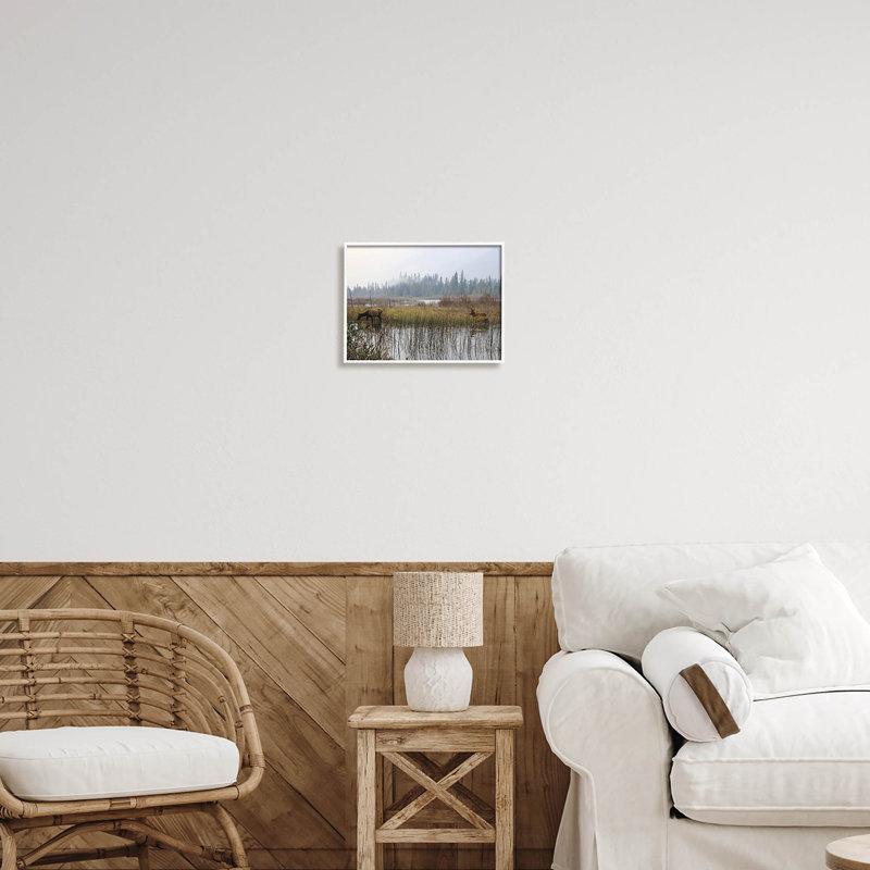 «Animals Grazing Creek», art de la giclée par Carol Robinson, H 11 po x l 14 po x P 1,5 po, Giclée encadrée blanc bord de mer