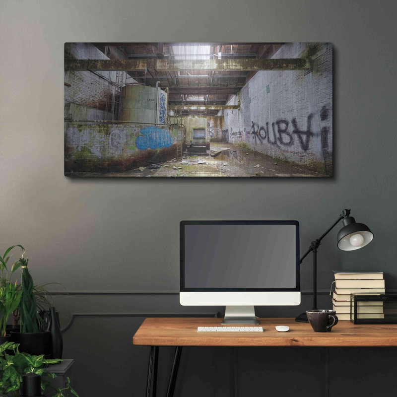"Roubaix Urbex" par Sebastien Lory, H 24 po x l 48 po