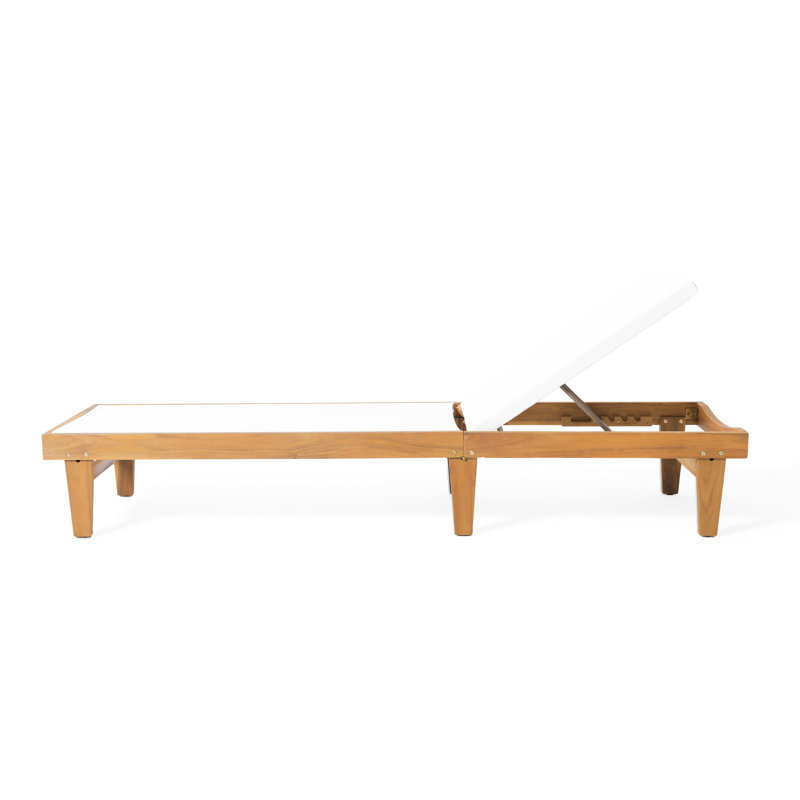 Chaise longue en filet blanc pour les bains de soleil