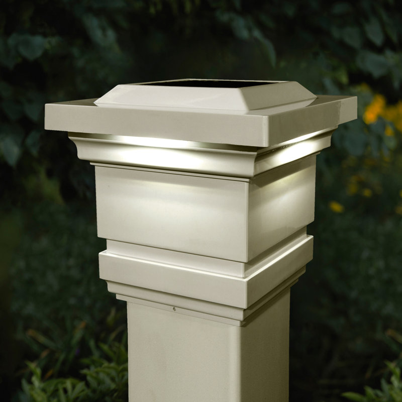 Poteau de clôture à DEL solaire intégré 4 "x 4" Classy Cap, Brun clair