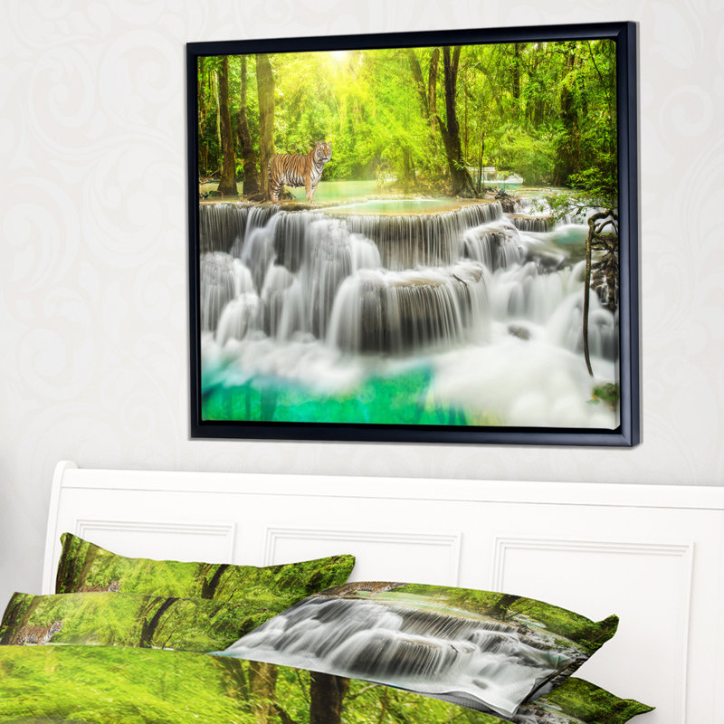 «Erawan Waterfall», photographie encadrée sur toile, H 28 po x l 60 po x P 1,5 po