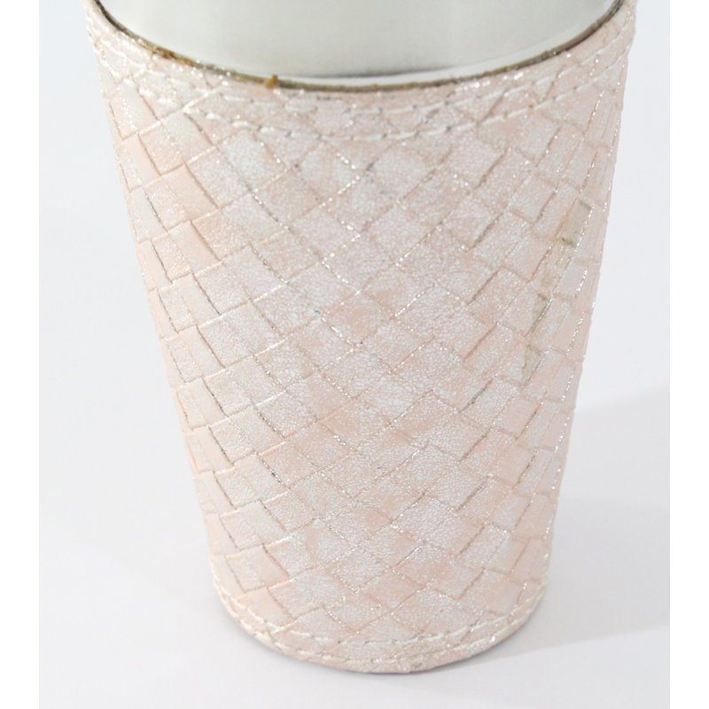 Shaker à cocktail, Cuir rose