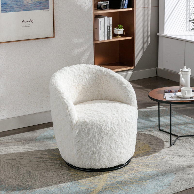 Fauteuil demi-tonneau avec accoudoirs pivotant en tissu de poils de lapin artificiel avec anneau en métal thermolaqué noir