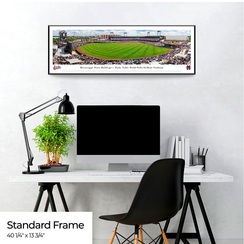«Mississippi State Bulldogs» par James Blakeway, Cadre d'angle fermé noir, Pas de tapis, H 13,75 po x l 40,25 po x P 0,88 po